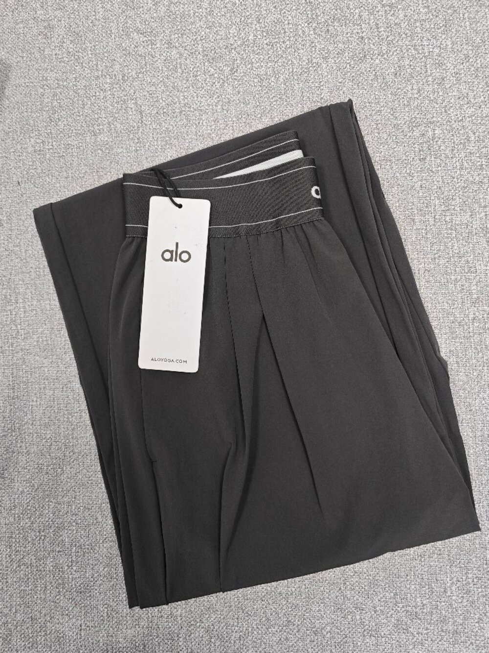 NWT ALO Yoga Suit Up Trouser | Anthracite Gray | Relaxed 30" Inseam💖 - Picture 6 of 8